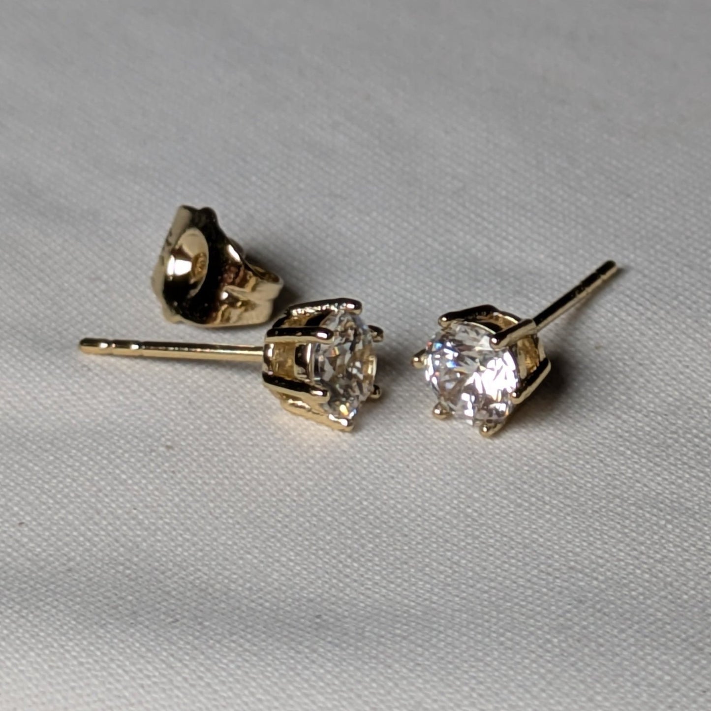 Daily Glow Zircon Studs - minimae -