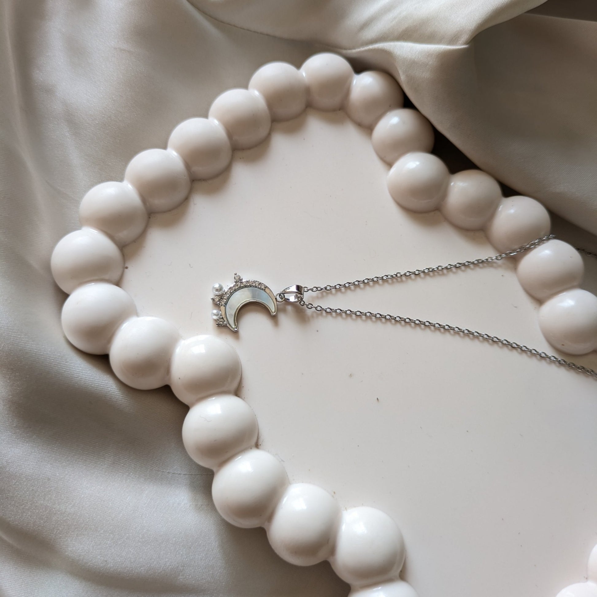 Crescent Silver Moon Necklace - minimae - necklace