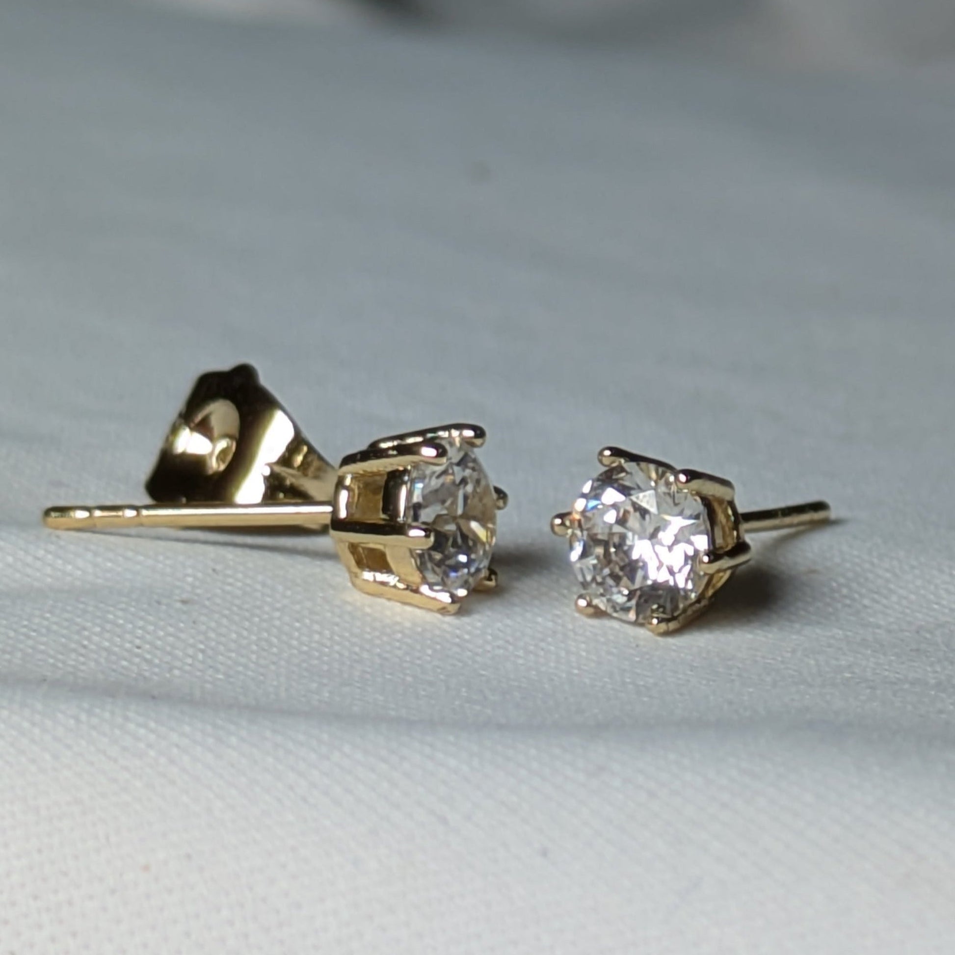 Daily Glow Zircon Studs - minimae - 