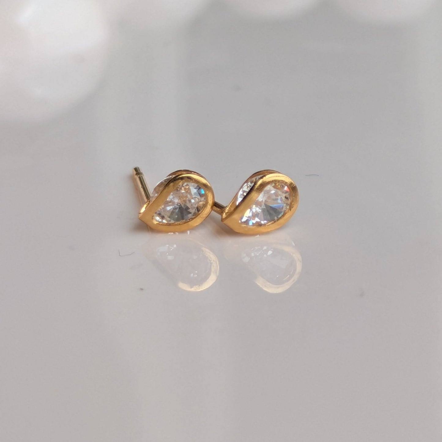 Golden Teardrop Solitaire Stud Earrings – Minimal Crystal Sparkle - minimae - 