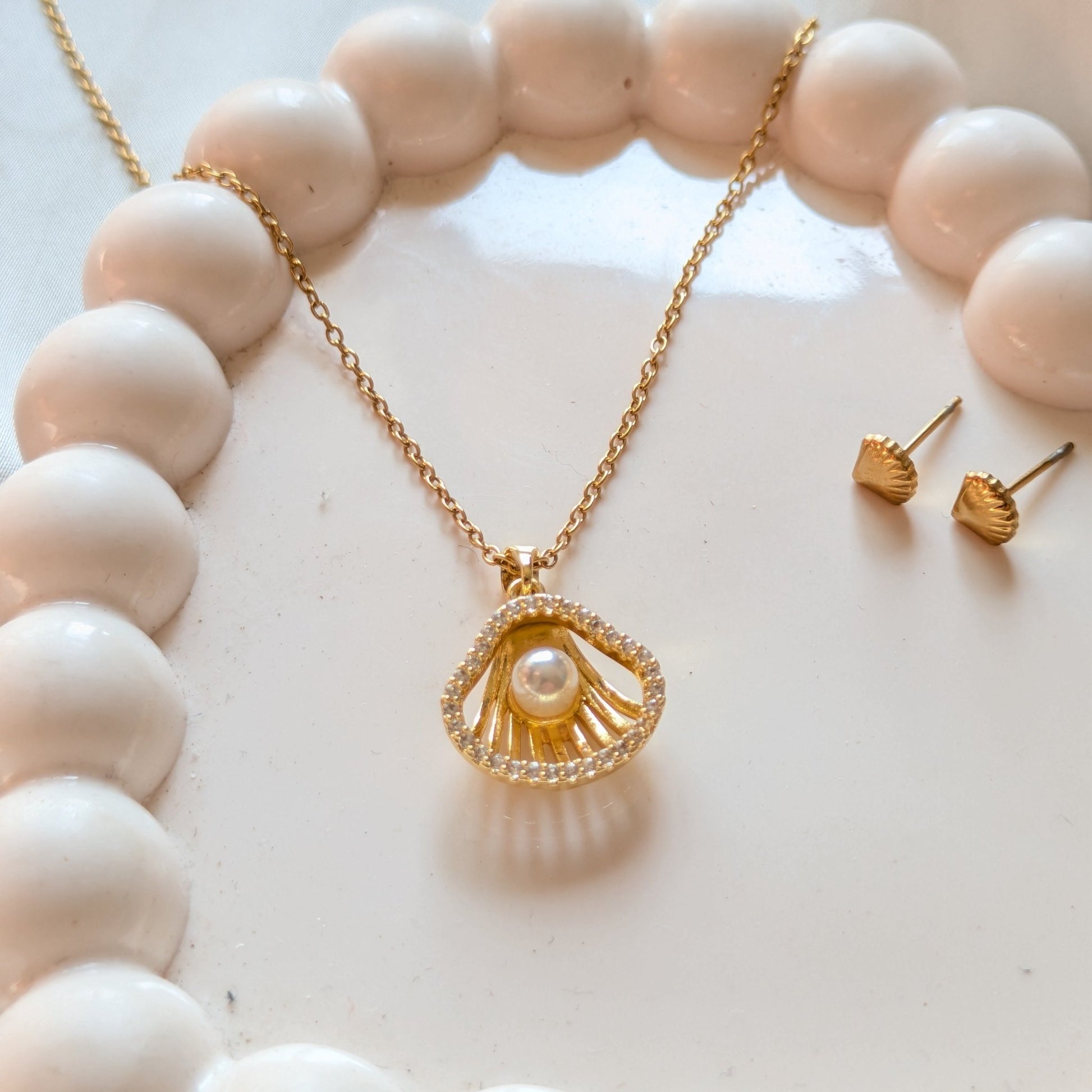 Seashell Pearl Necklace & Golden shell stud 18k Gold plated set - minimae - Set