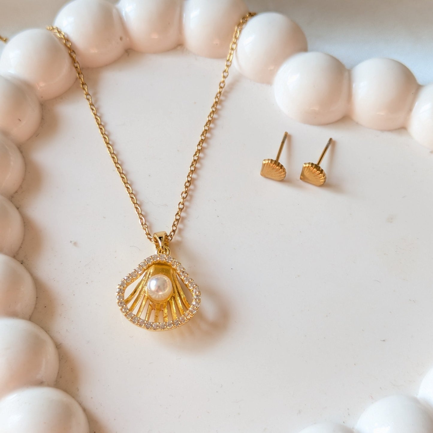 Seashell Pearl Necklace & Golden shell stud 18k Gold plated set - minimae - Set